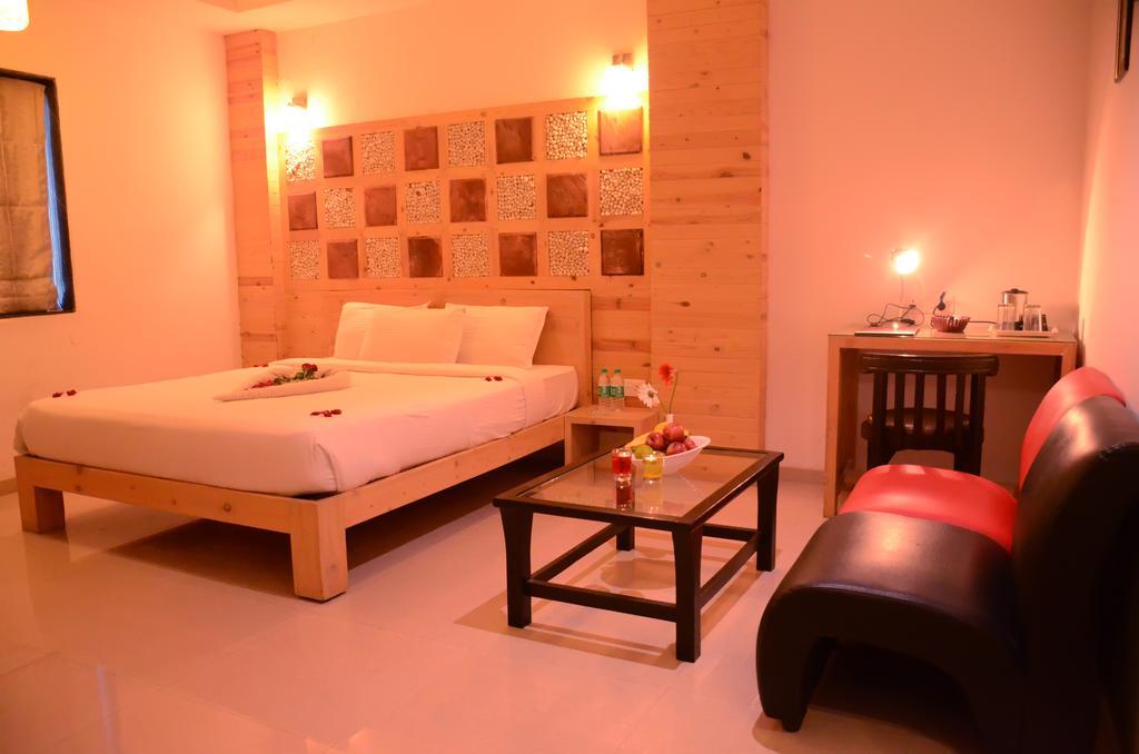 Hotel Stonarc Chakan Exterior photo